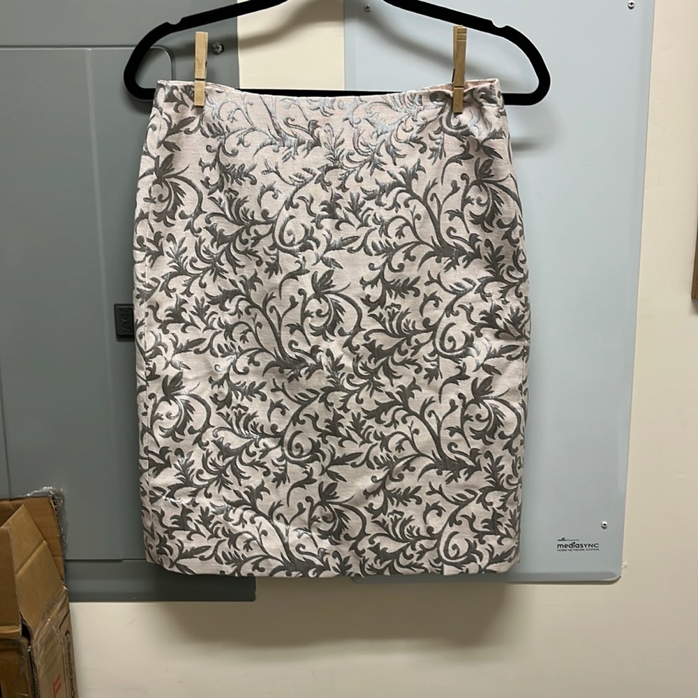 Embroidered skirt